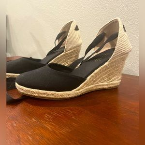 Sheln Black & Tan Espadrilles with Ribbon Ties. Brand New, Never Worn. Size 10.